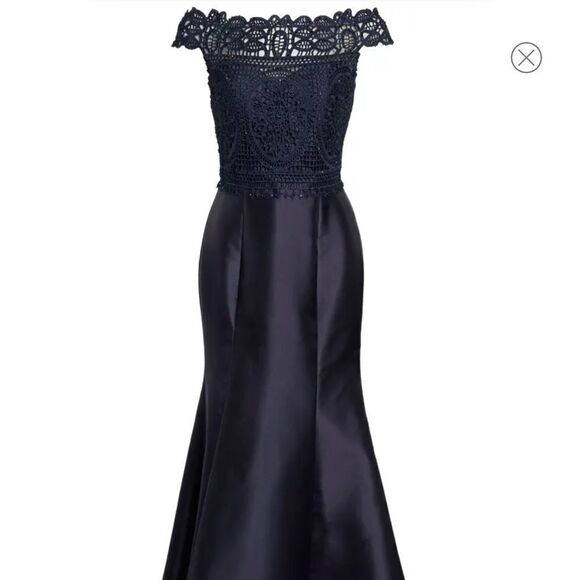 La FEMME Lace & Twill Mermaid Prom Gown
Navy Sz 8  NEW Retail $438 Pageant Party - Picture 8 of 16